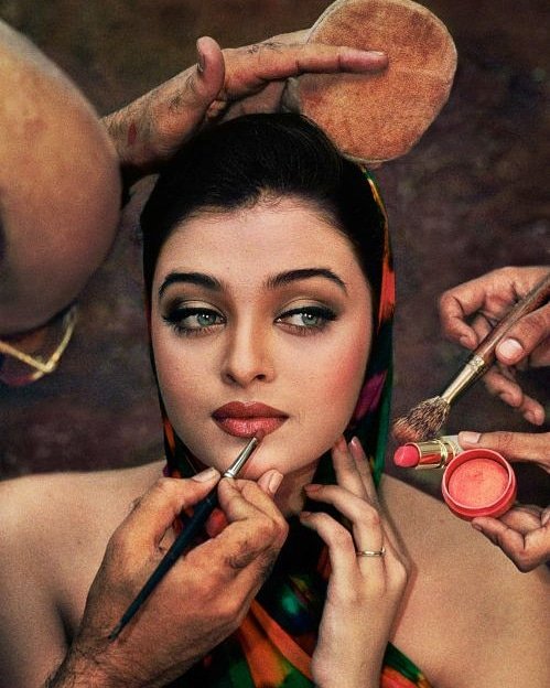 StolenPhotograf's tweet photo. Aishwarya Rai,  Actress , India 
Photo : Steve McCurry 
#stevemccurry #aishwaryarai #bollywood #portrait #portraits #photo #Photographer #model #makeup #beautiful #AishwaryaRaiBachchan #actress https://t.co/fCros8dwuq