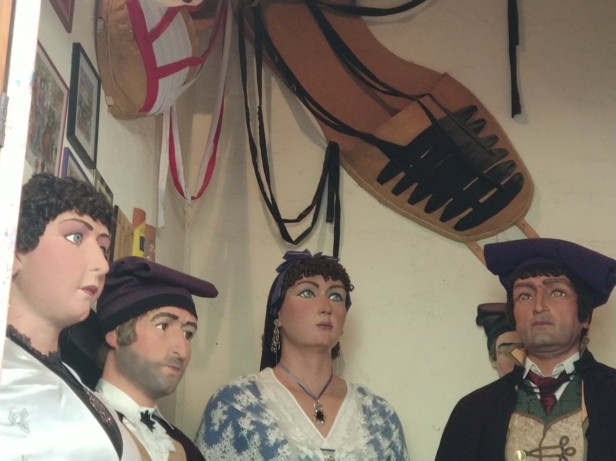EscolaMadorell's tweet photo. P4 i P5 visita a les entitats de la vila #foc #gegants #gralles #tambors @GegantsMolins #entxuscat #elcuc #elcamell @Cultura_MdR https://t.co/9Y1E5YIwBu