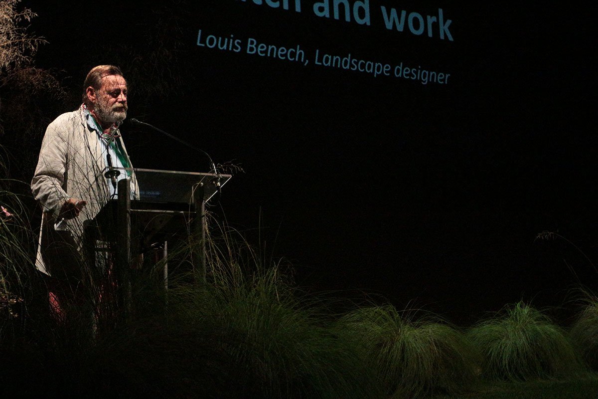 iMdP_Bergamo's tweet photo. Louis Benech si racconta a #iMdP18: in Francia, in una fattoria non ho fatto un vero giardino, ma ho usato un ruscello per fare piccole macchie di fiori ed ho chiamato questo design “Gli indiani folli” https://t.co/sEgAXVVhhl