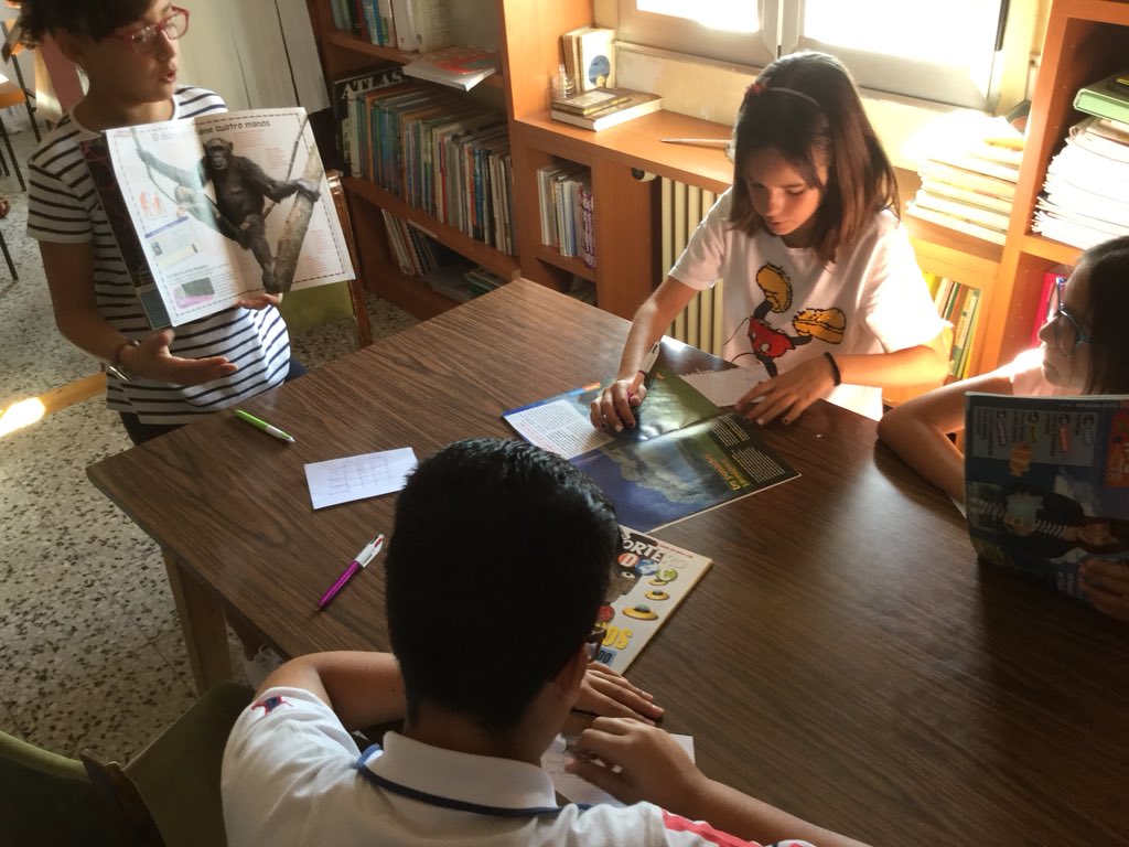 STrinidadZamora's tweet photo. Hoy, en nuestro #PlanLectordeCentro, los alumnos han preparado divertidos #monólogos sobre artículos científicos leídos en nuestra colección de revistas #ReporteroDoc que tenemos en la Biblioteca Escolar.
Fantástica tarea para evaluar #competencias https://t.co/SamU0RCCu2
