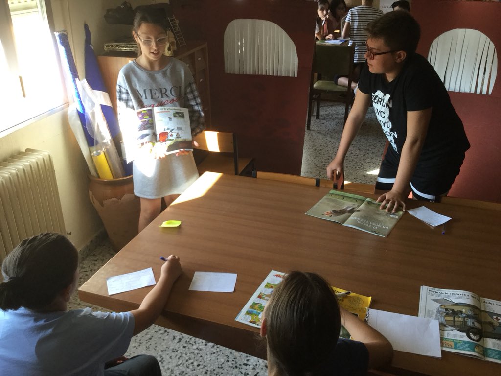STrinidadZamora's tweet photo. Hoy, en nuestro #PlanLectordeCentro, los alumnos han preparado divertidos #monólogos sobre artículos científicos leídos en nuestra colección de revistas #ReporteroDoc que tenemos en la Biblioteca Escolar.
Fantástica tarea para evaluar #competencias https://t.co/SamU0RCCu2