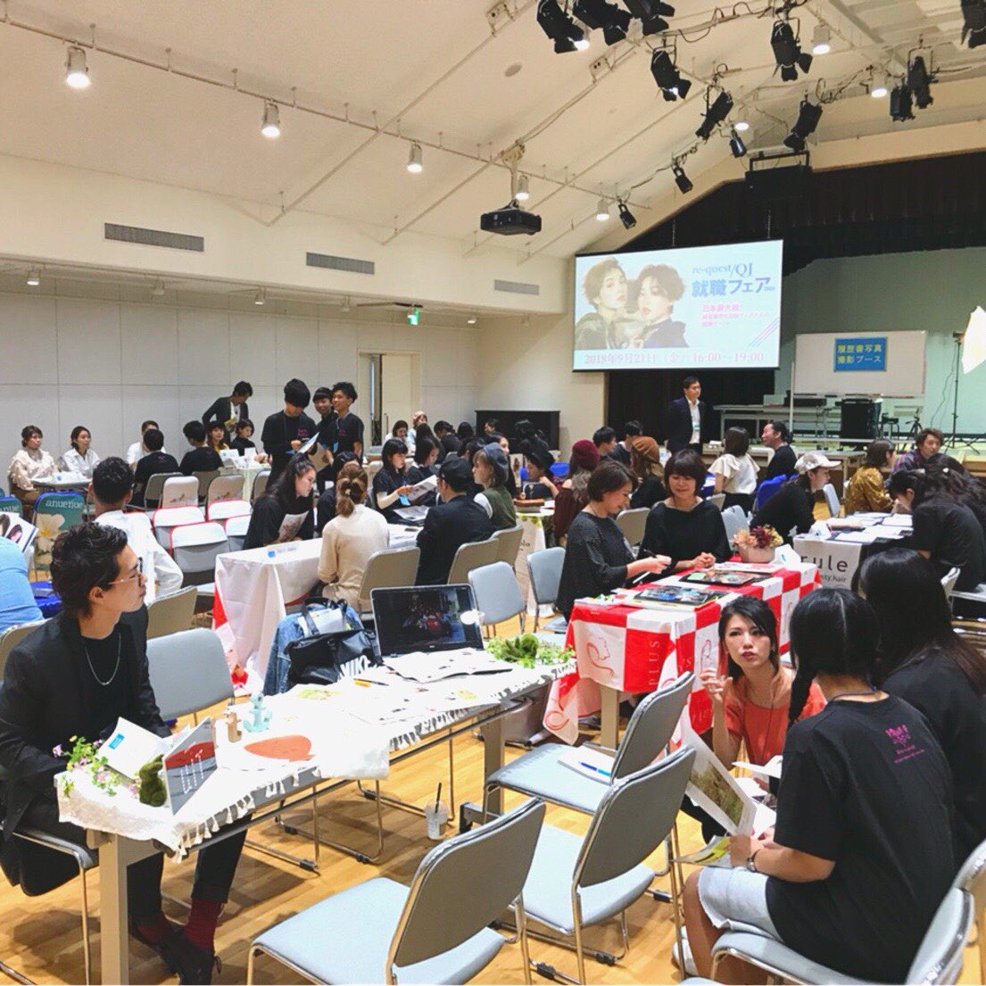 requestQJ_WEST's tweet photo. 美容学生さん必見の✨
★☆【京都の美容就職フェア】☆★

すでに200名以上の学生さまに
ご来場いただいております！🏃‍♀️

なんと！プロカメラマンによる
【履歴書写真ブース】あり！📸

無料なら撮りたい…↓↓
✨もちろん「無料」でプレゼント🎁

これからすごく役に立つ☺
ぜひ、KYORIホールへ✨ https://t.co/0xHEVXLW2i