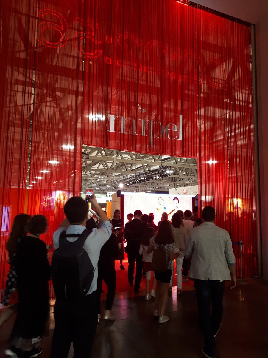 FieraMilanoSpa's tweet photo. Per la terza volta consecutiva @TheBagShow raggiunto l'obiettivo del tutto esaurito: a #mipel114 crescono il numero di espositori e visitatori. Forte l'affluenza da #Giappone #CoreaDelSud #Cina #Russia #Ucraina.
Tutto il mondo della #pelletteria a #FieraMilano https://t.co/ogWCIg5nlk