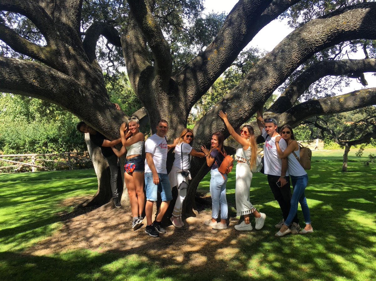 Ya se siente el #EspírituRibera de esta #fiestadelavendimia 2018 de <a href="/DORibera/">Ribera Del Duero</a> en <a href="/BodegasArzuaga/">Bodegas Arzuaga</a> con la visita de los geniales <a href="/xurirux/">La XuriruX</a> <a href="/kainxs/">Gabriel Samper</a> <a href="/pinapli/">pinapli</a> <a href="/lamochiladesara/">La mochila de Sara</a> <a href="/aliimoron/">aliimoron</a> y <a href="/SharaTamarit/">Shara Tamarit</a>
#DescubreArzuaga