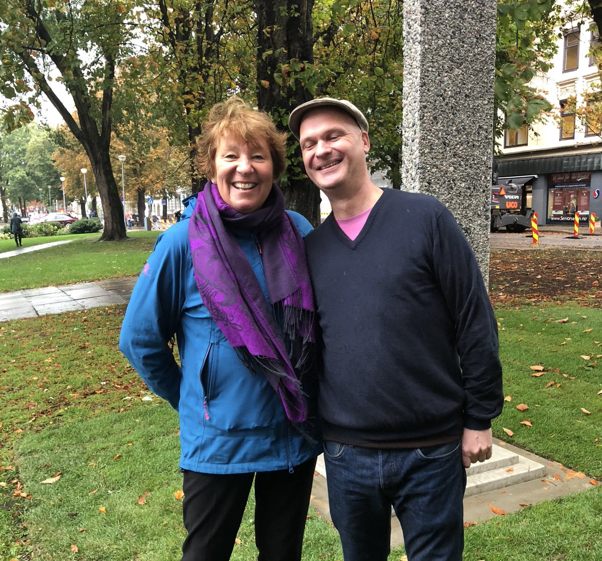 ExStatssekHagen's tweet photo. #Oslo nyeste skulptur i det offentlige rom #BirdInSpace ble avduket av @MarianneBorgen og den Berlin-baserte kunstneren Knut Henrik Henriksen i dag. Skulpturen står i Hydroparken til glede for alle. https://t.co/9JqXuffOba