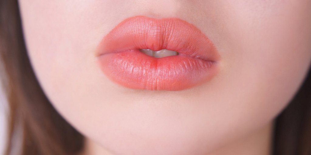 iG's tweet image. 4 #truques (que dão certo!) para aumentar os #lábios sem fazer #preenchimentolabial → bit.ly/2pqLSTt #Estética #Dicas