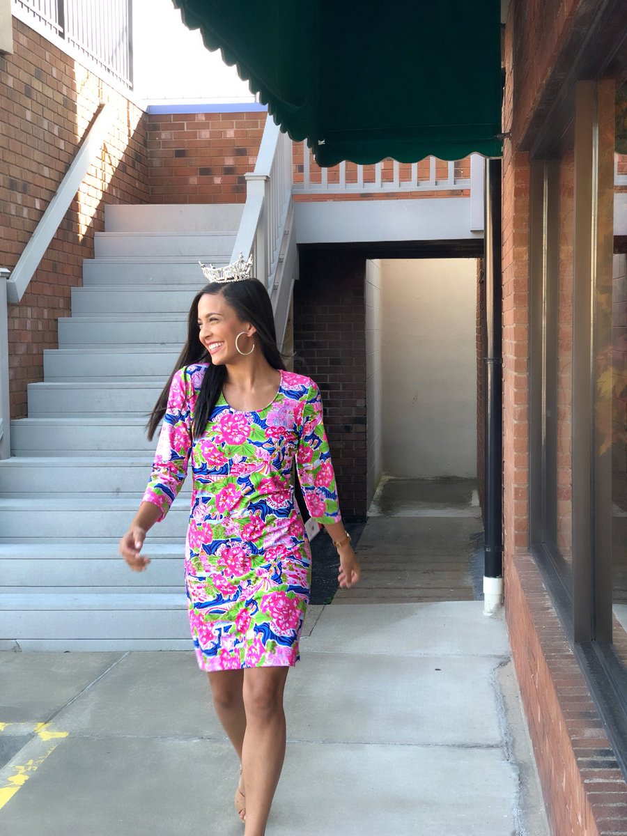 MissAmericaWV's tweet image. What’s better than #MissWV in a WV printed dress? Absolutely nothing.