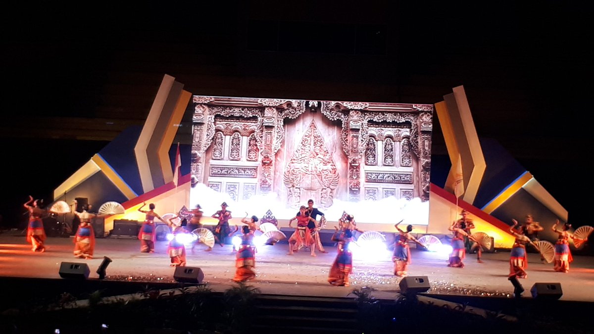 idahceris's tweet photo. Tari Bekakak sebagai penutup acara O2SN.
@DikdasmenDikbud
#SUKSESKANO2SN2018 #O2SN2018 https://t.co/Zipdawuq7Y