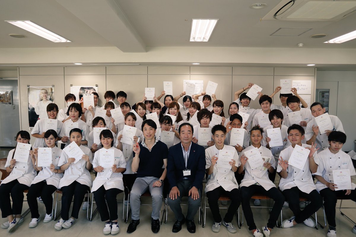 国際理容美容 ピカイチ太郎 בטוויטר 先日は レザーカットで有名な武田先生による講習 武田先生は アップスタイルも得意なんですよ カット用レザーは シザースに比べて仕上がりが柔らかく 質感がかなり違います 目的に合わせて 道具や技術を変える事も 勉強