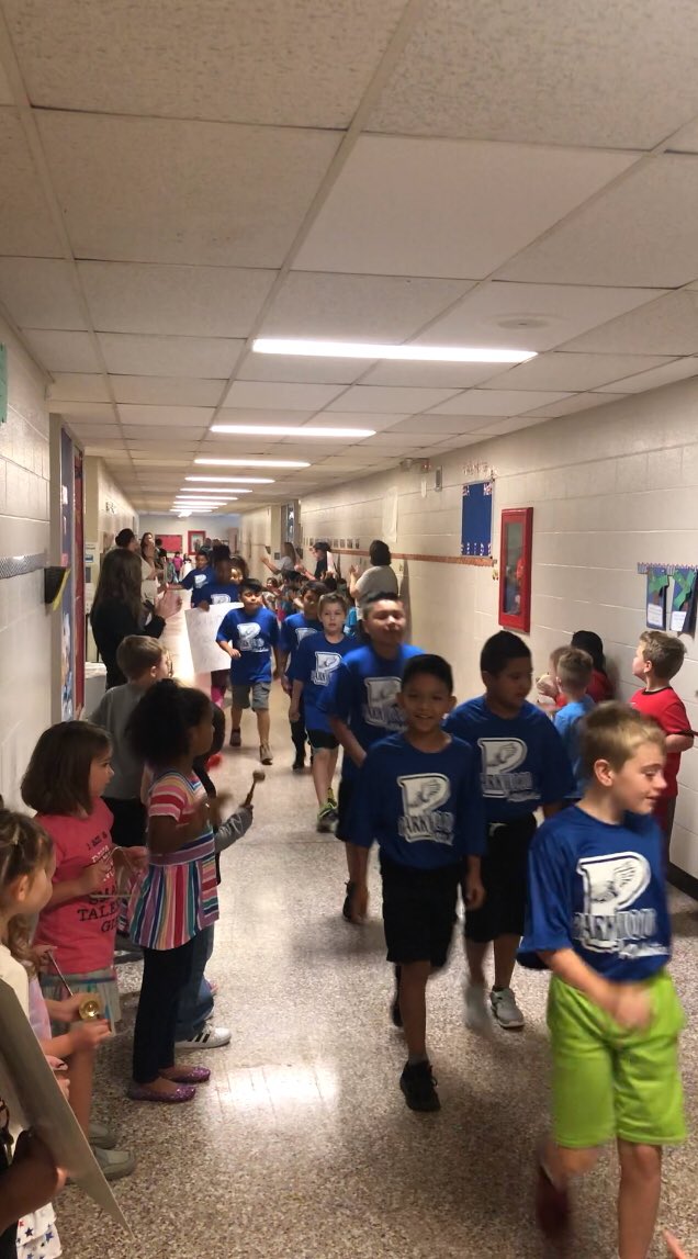 BrandonJW3's tweet image. Proud of our cross country team!  #ParkwoodPRIDE #WeAreGCCS #dadsasprincipals #BroughtHomeTheBanner