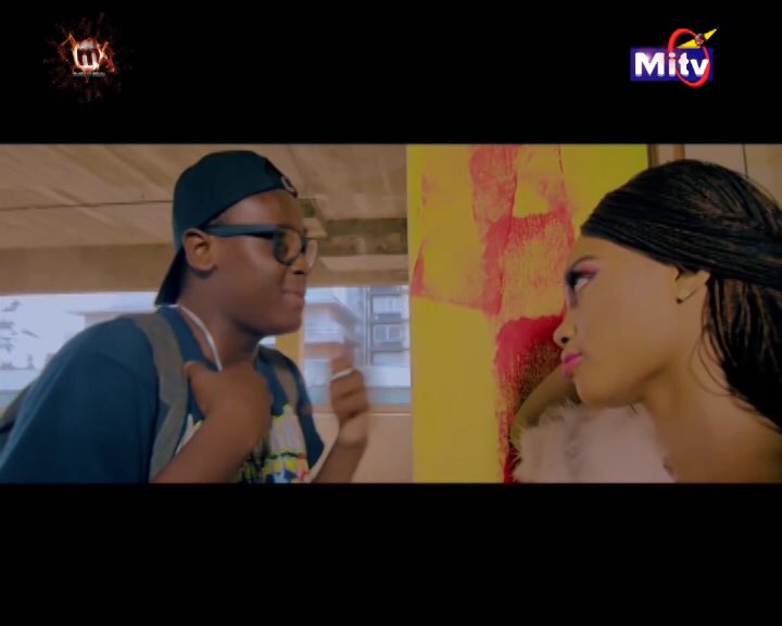 tola_toolz's tweet photo. #Beinspired with @iambabiemonster Np: Fake human Being  by @idammylion on  #MiTVLagos dstv255 cc @ogajojobeatz https://t.co/zzTqsIuuEb