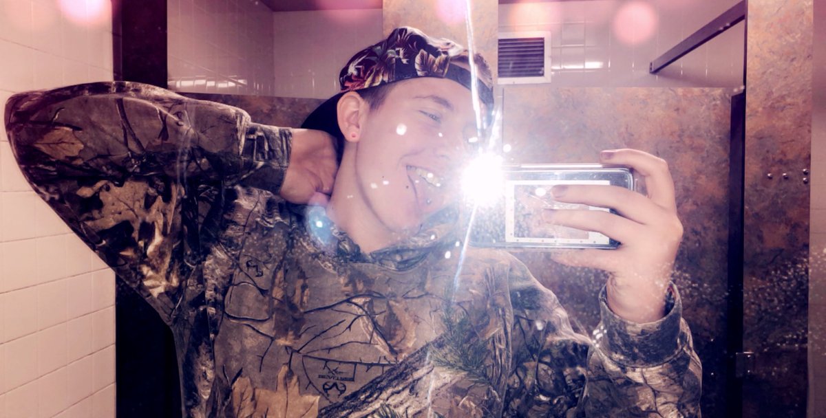 alexx_rylann's tweet photo. I’m goofy , get over it 🤪💕
#validLGBT #validLGBTQ https://t.co/OD8H1y3Uc5