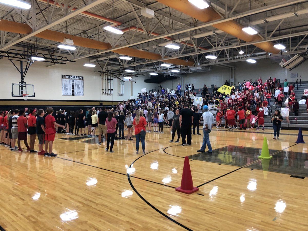 NemsCouncil's tweet photo. The games have started! 8th grade. #unleasheast https://t.co/iL6wNHU3Bf
