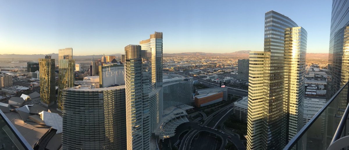 Barbara29707213's tweet photo. Beautiful morning in Vegas! #TeamSummit2018 https://t.co/3orf7WOk1U