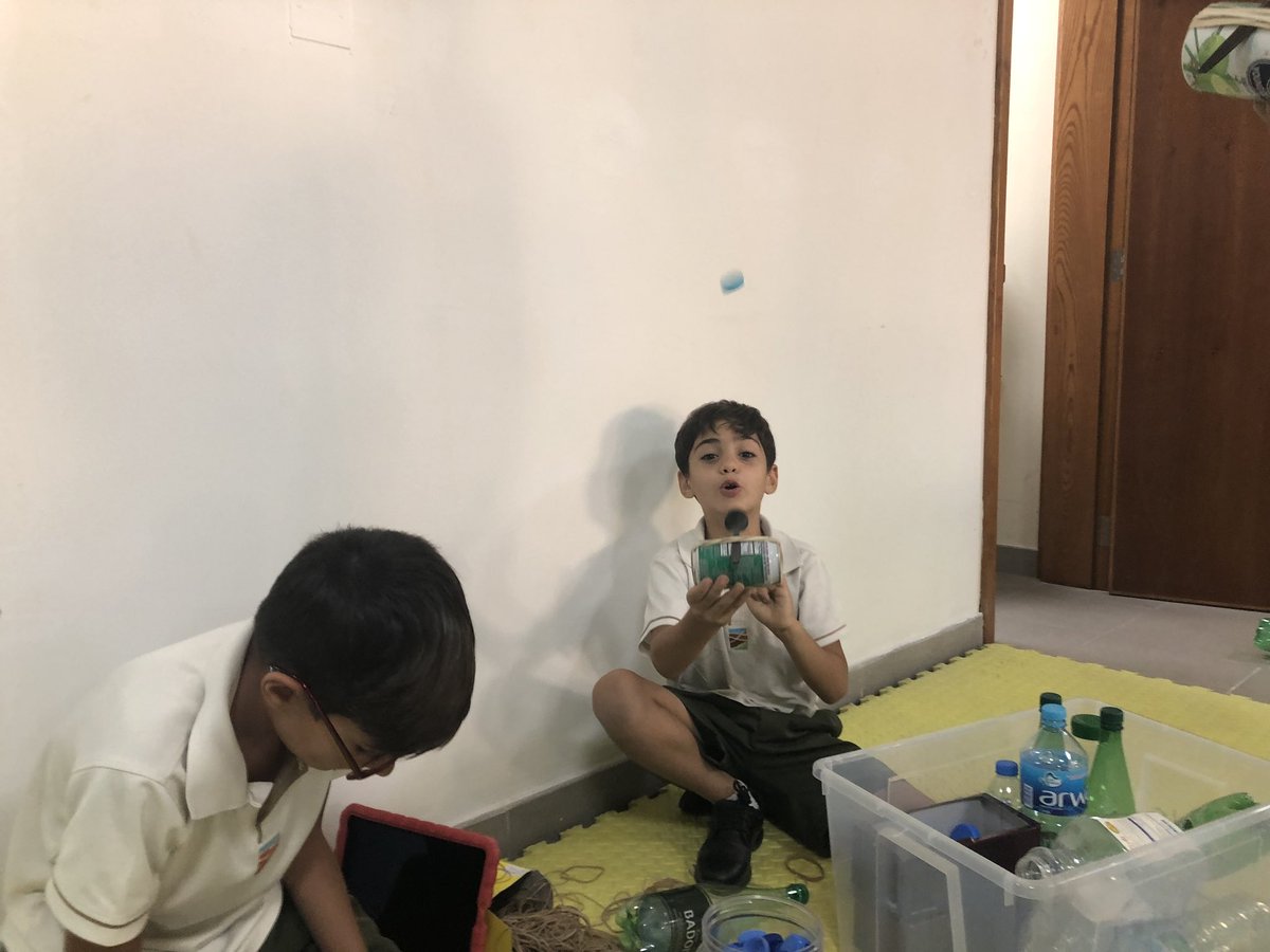TraceyCroukamp's tweet photo. An exciting afternoon in the MakerSpace room during our first MakerSpace ECA. Students were involved in creating catapults, designing wiggle robots, programming their own video games, coding using LEGO WeDo and exploring the insides of old computers #behappybegcs @GCSdubai https://t.co/vLVRGi0HdT