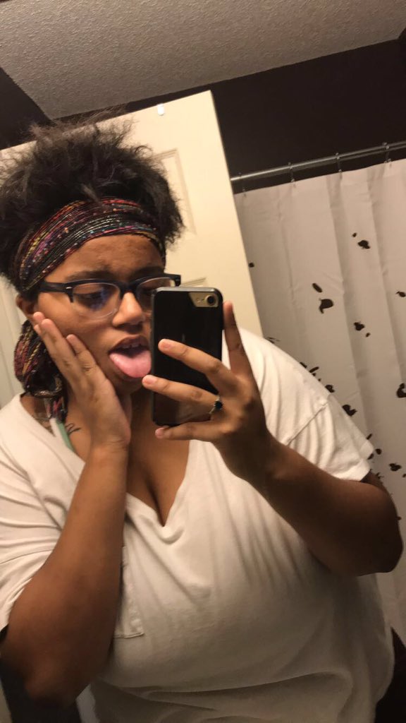 sal_anastasia12's tweet photo. always have my tongue out 👅 #validLGBT #validLGBTQ https://t.co/xvCgmkFqIV