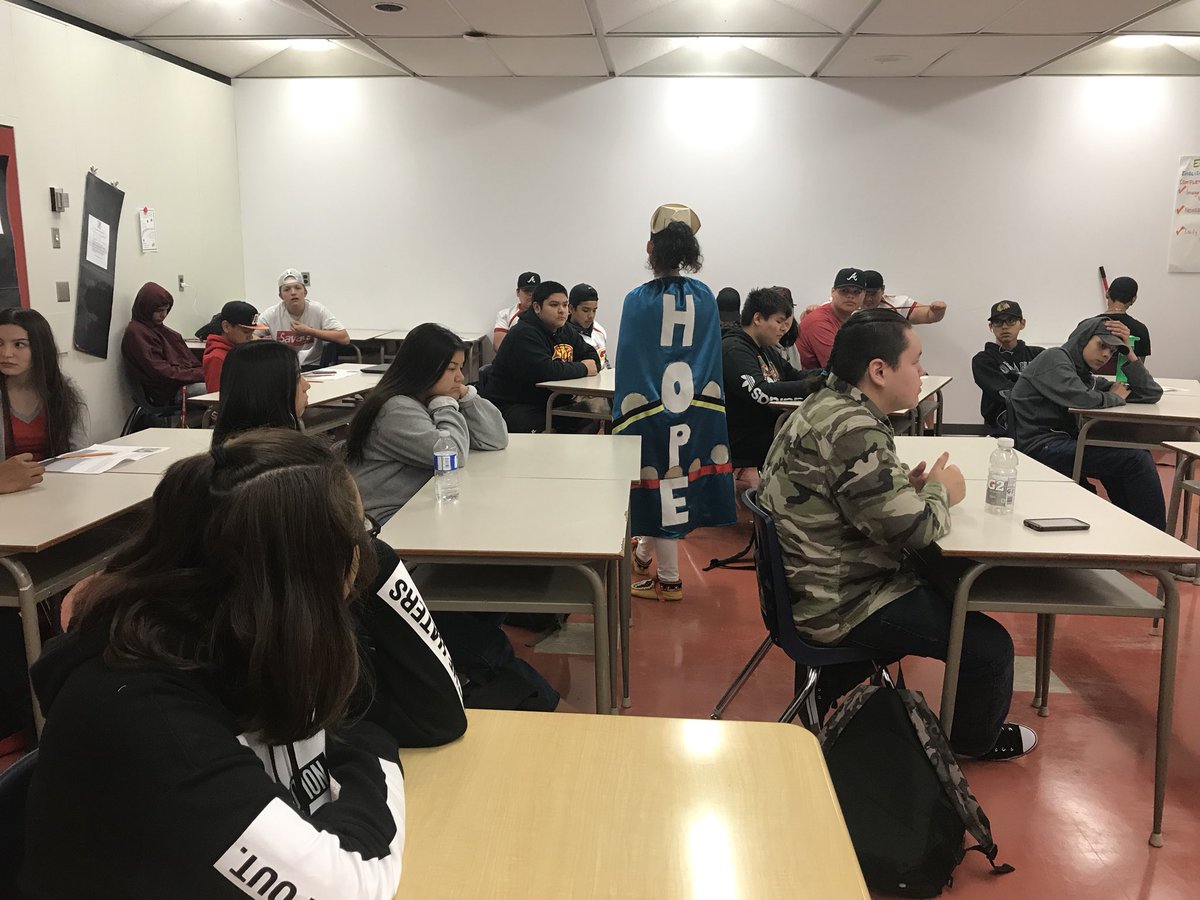 CFnmic's tweet photo. pictures with @AIAI_Comms’s Nurse HOPE! Sharing her truth with our class from @SaundersOne! @fnmitvdsb! #week3 #embracingourgifts #learning https://t.co/98NkmNjZg9