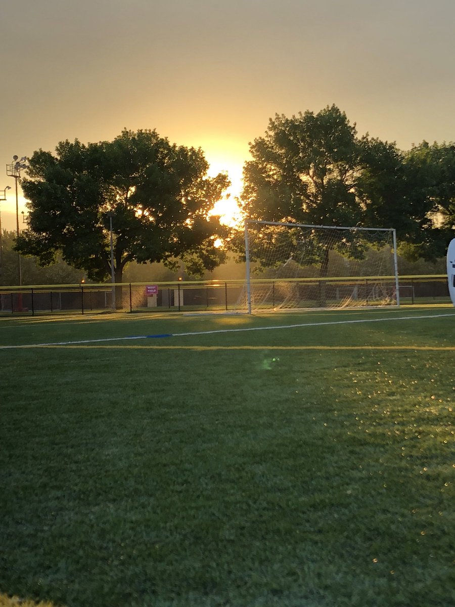 UIC_WSOC's tweet photo. Perks of early morning training sessions! 📸: @cassprivs  #UICWSOC https://t.co/3Uua0CG2cr