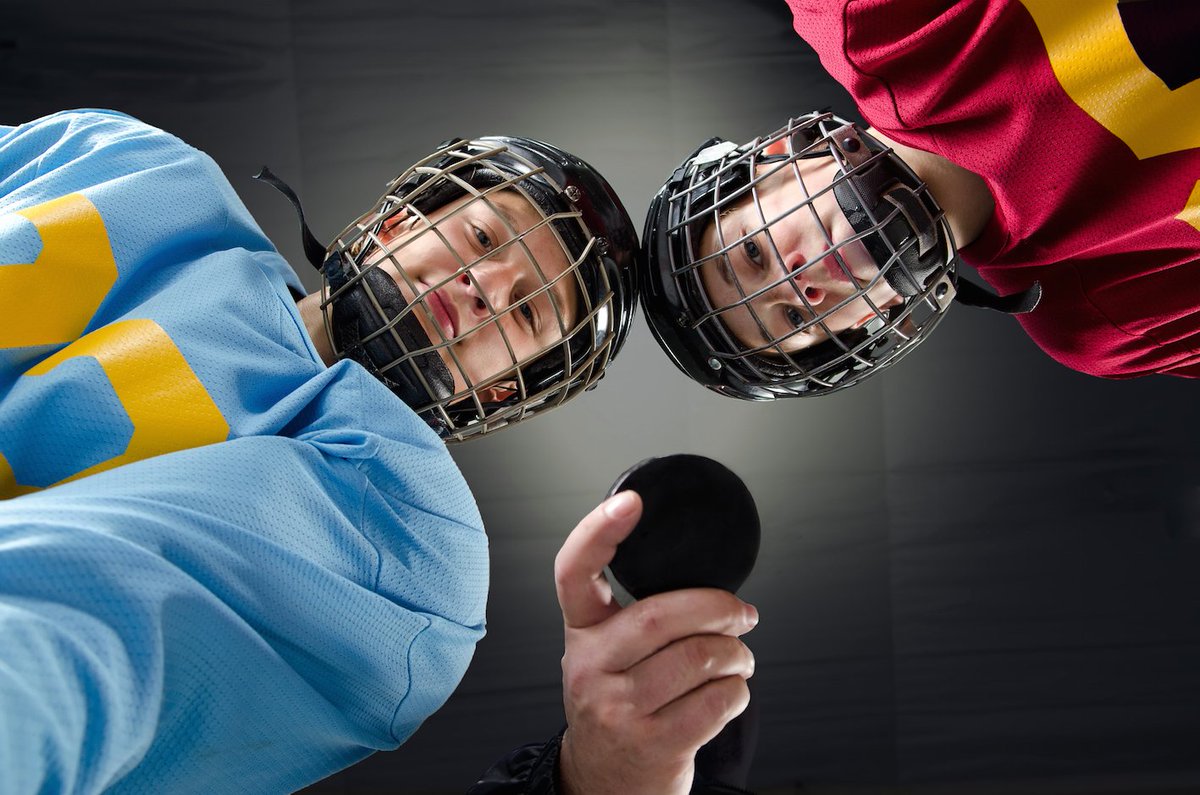 UCalgary's tweet image. Read the signs, take them seriously! On #concussionawarenessday, learn more about knocking out head injuries ow.ly/EbGC30lTlXw #exploreUCalgary  @UCalgary_Arts @UCalgaryMed @uofcknes