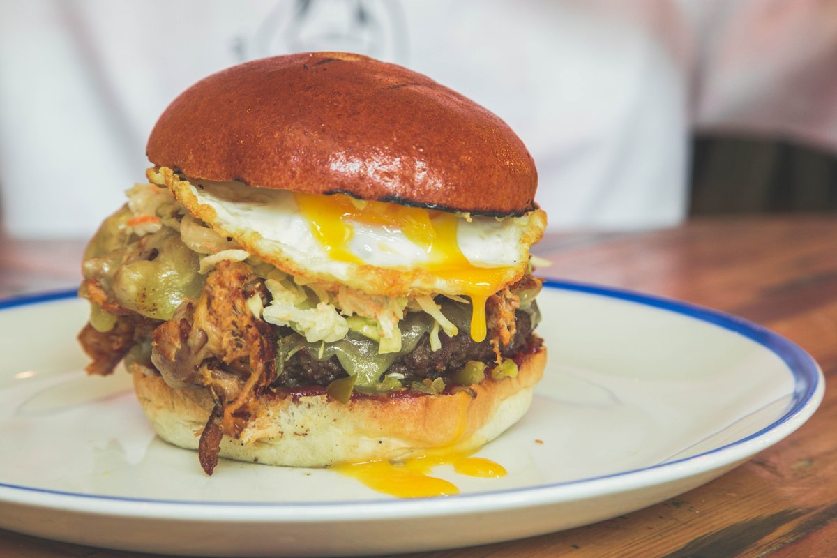 ChicagoRibShack's tweet photo. The BBQ Topper is selling like hot cakes! Try it before it's too late! 😍 #dreamburger #ribshackburger https://t.co/J2pDAybBRR