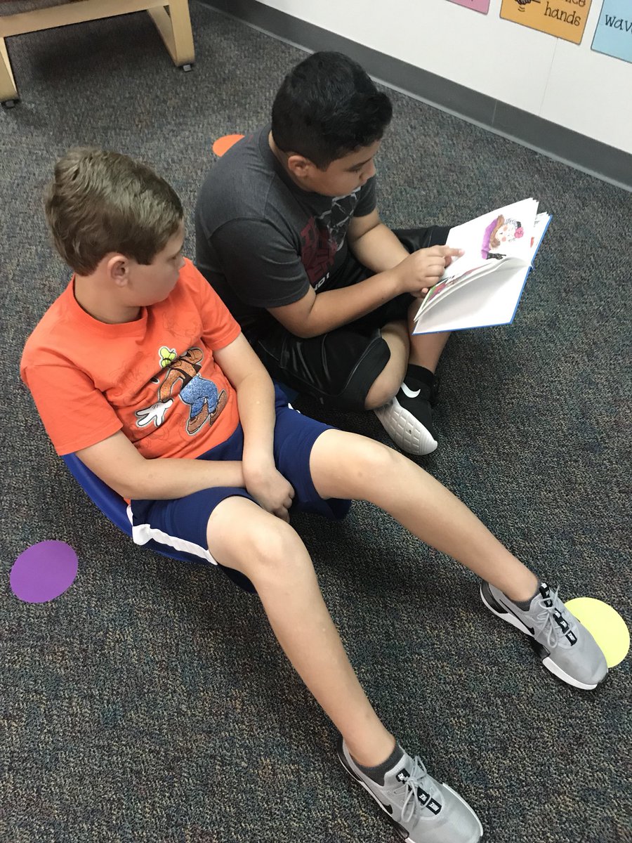 mrsannamueller's tweet photo. Best way to start a Friday is with Metzler Reading Buddies! #readtoafriend #metzlerhuskies #metzlerrocks #Kleingold https://t.co/Wi7MAui0TI
