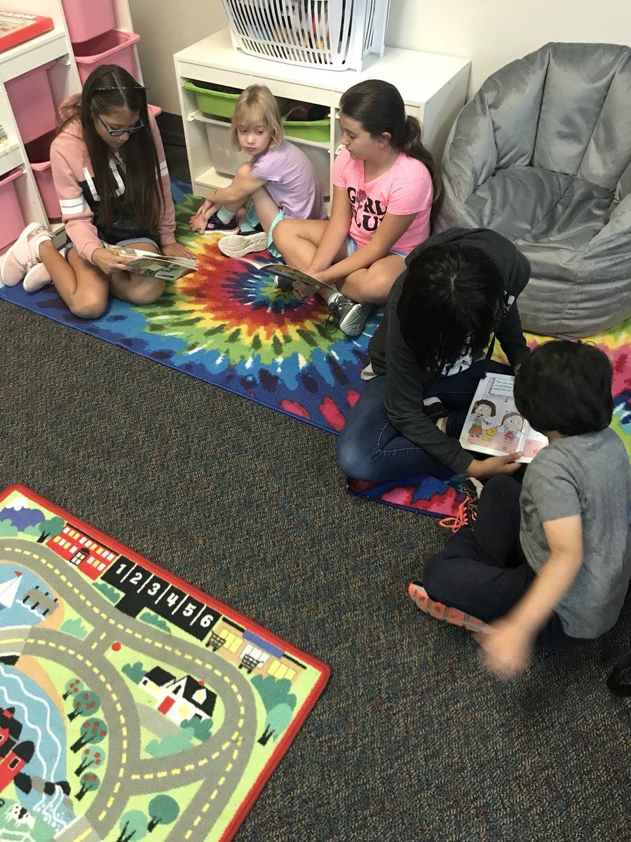 mrsannamueller's tweet photo. Best way to start a Friday is with Metzler Reading Buddies! #readtoafriend #metzlerhuskies #metzlerrocks #Kleingold https://t.co/Wi7MAui0TI