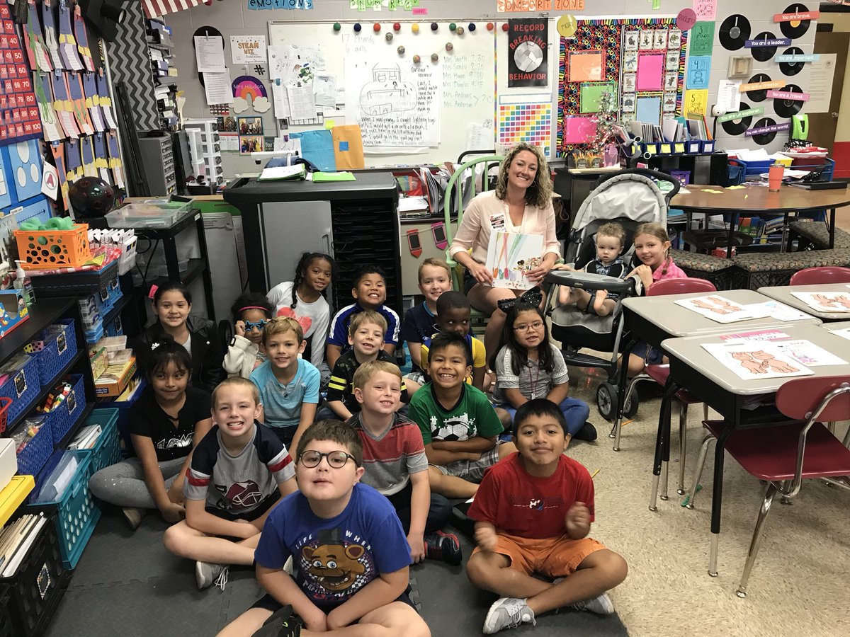 MrsHibdon's tweet photo. #readtosucceedday #readingintheschools is off to a great start in 202! We ❤️ listening to stories with our parents, @CounselorLacey , and Mrs. Sandy and Ms. Liz from @rclstn ! Thanks so much for spending your morning with us! https://t.co/5RQjgRaEzn