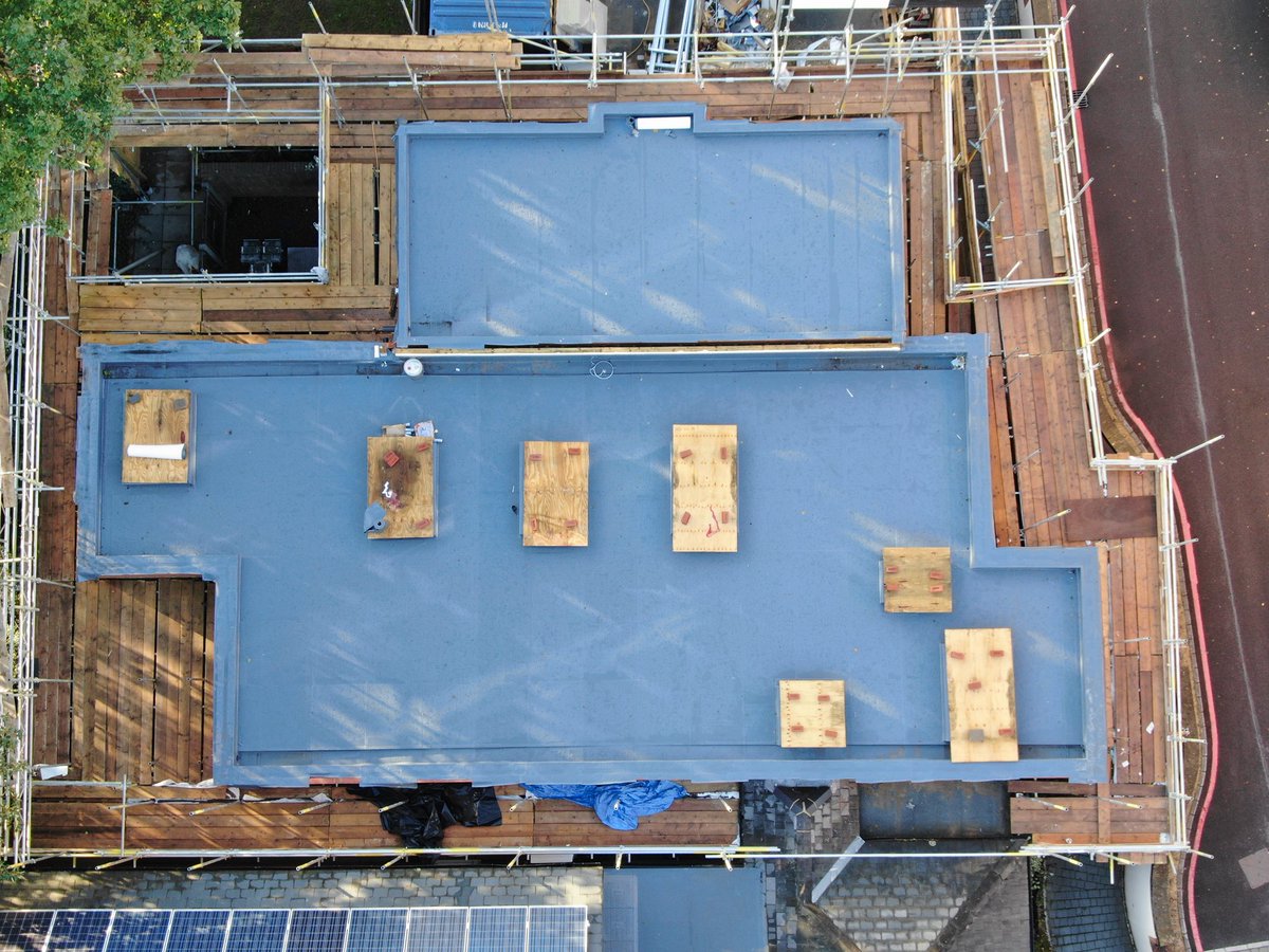 St. Paul’s lodge looking ready for the green roof😝😝 #alwitra #alwitraarmy #singleply <a href="/ICB_Projects/">ICB_Projects</a>