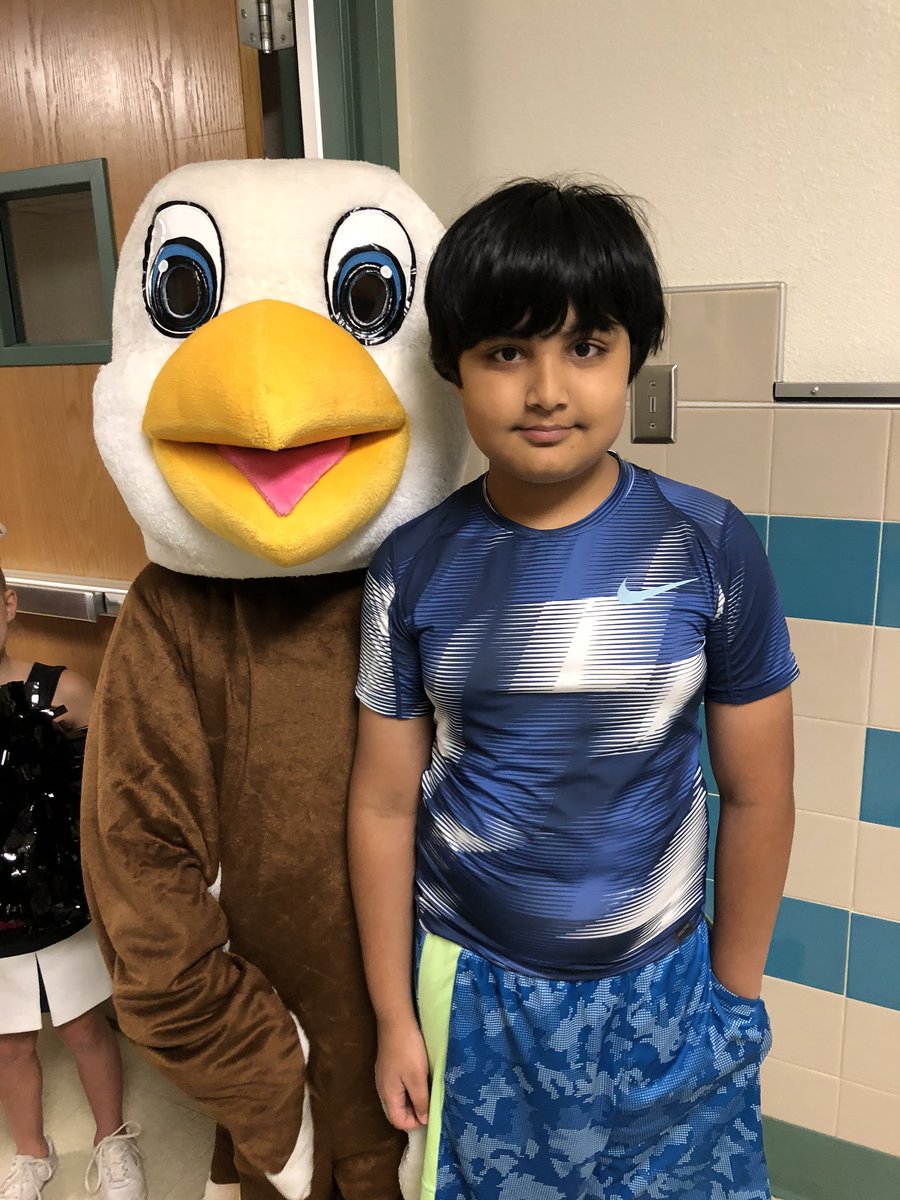 Way to go Muhammad! He received one of the first kindness links of the year. He has such a big heart for others! #rachelschallenge  #HESsoars