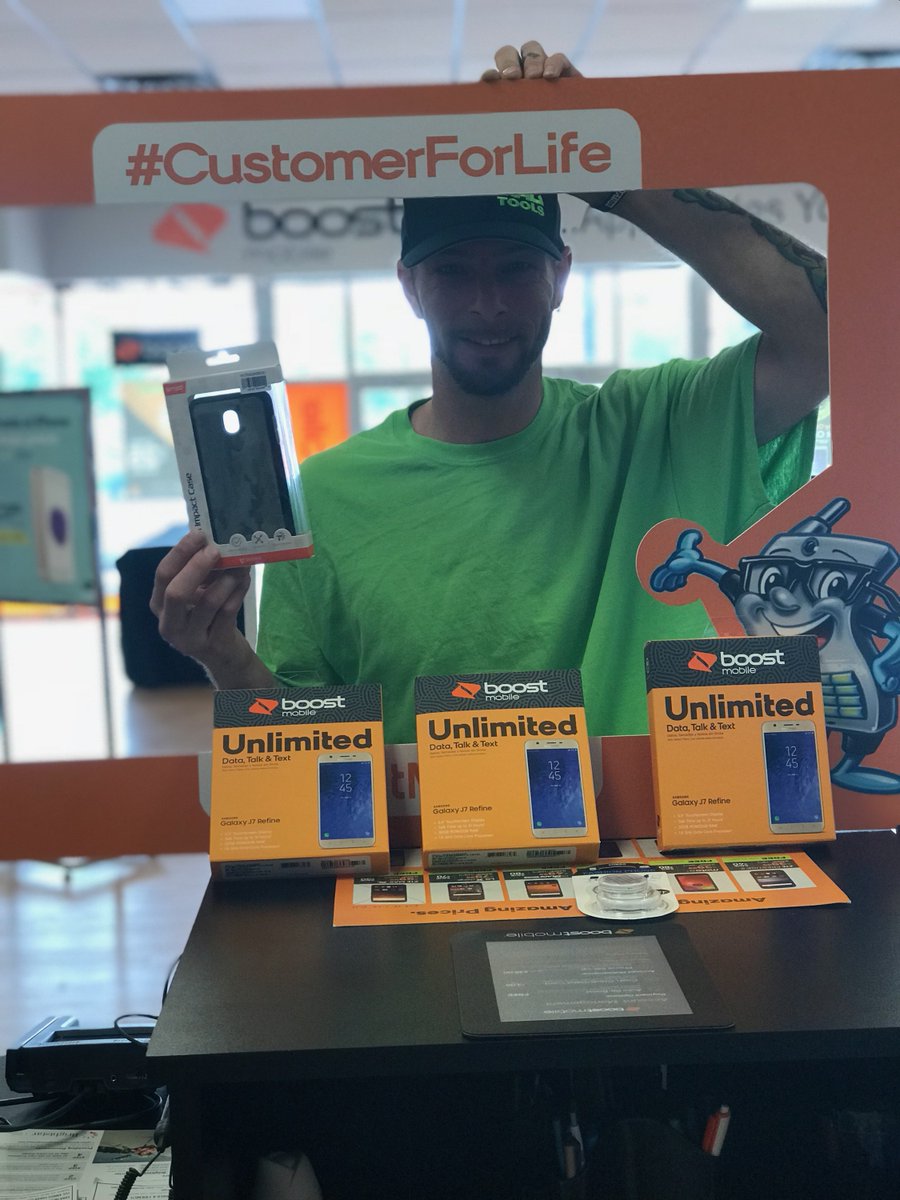 CWBoostMobile's tweet photo. Customer switched the family from #MetroPCS 👏Enjoy your #FREE #SamsungJ7Refine #3LinesFor100 #CustomerForLife ✅ @gpeters1120 @sarahhyperlink @hyperlinkusa https://t.co/Yb3aTrS7bb