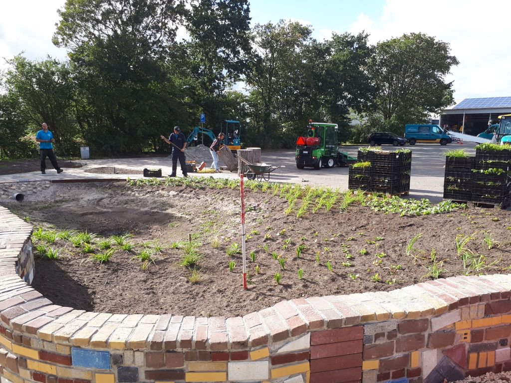 HOEK_groen's tweet image. Druk bezig met de voorbereidingen voor de Landelijke Open Dag van de Hovenier, morgen 22 september. Benieuwd naar wat het hoveniersvak inhoudt en of het iets voor jou kan zijn? Kom langs! #werkenbij #hovenier #opmerkelijkgroen #Voorhout #Ursem @Herenbos @TRIGROEIINGROEN