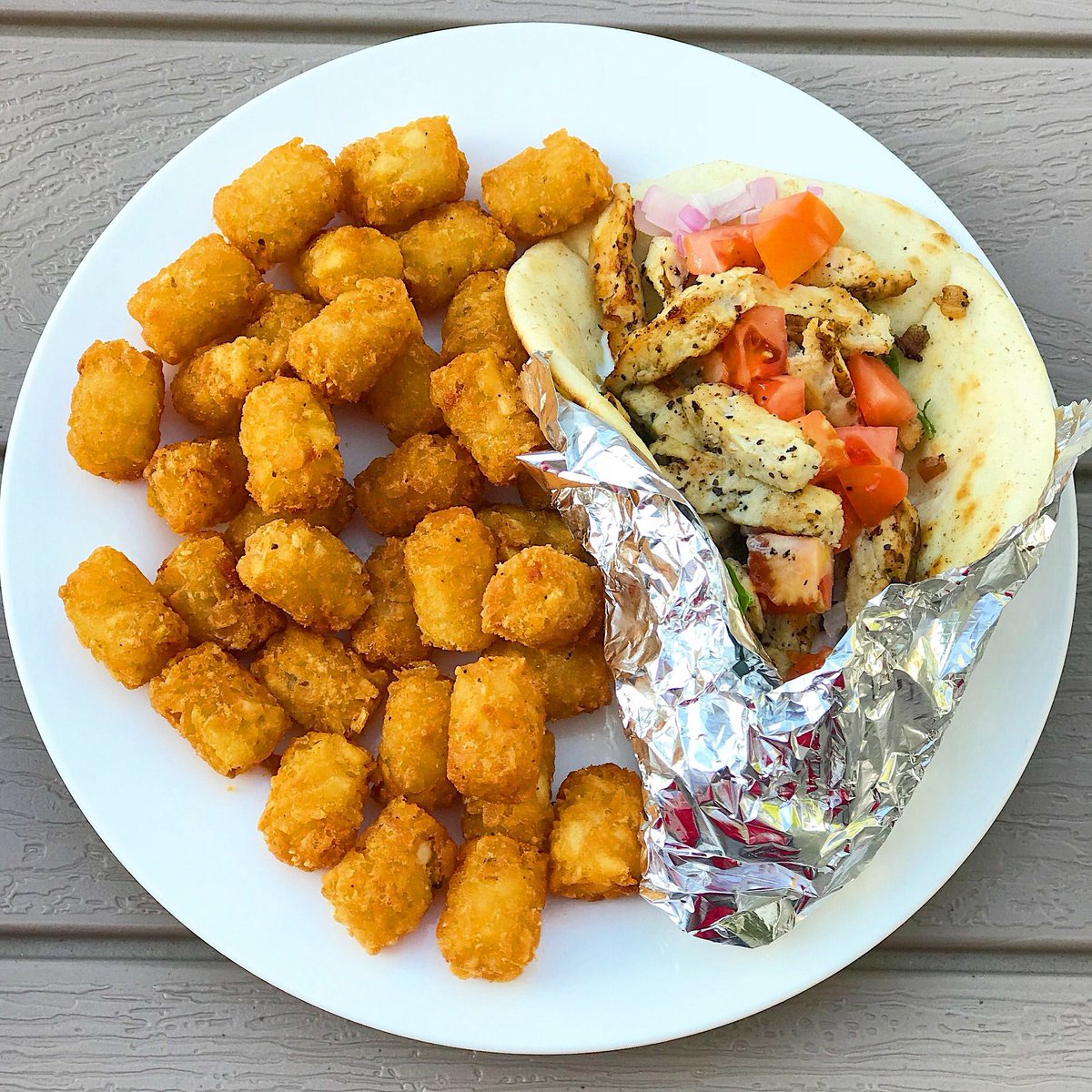 TwoDEEPBrewing's tweet photo. This #FeatureFriday, we want to feature this mouthwatering chicken gyro. Stuffed with tomatoes, onions, and grilled chicken, this dish is sure to leave all of your tastebuds satisfied. Also... can we talk about those tots???🔥🔥🔥
#twodeepbrewing #drinkindy #drinklocal #indyeats https://t.co/YrRTOL1y7K