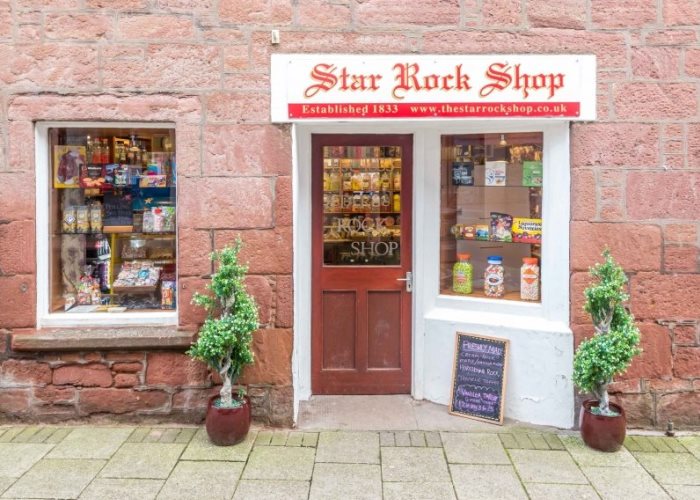 Shop local! Star Rock Shop is the oldest sweet shop in Scotland and has produced rock for the past 185 years using an old recipe passed down from owner to owner. The unique shop in Kirriemuir once supplied rock to Peter Pan author JM Barrie. #TasteofAngus bit.ly/2xElfhT