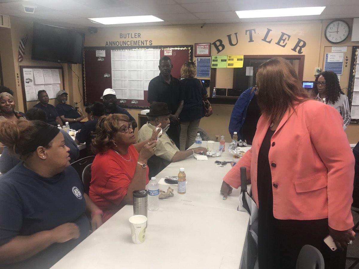 HISDSchoolBus's tweet photo. There’s nothing like a good breakfast after a morning of hard work. Thanks to our bus drivers for all you do! #busdriverappreciationweek https://t.co/wioz9XioII