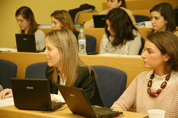 CECODorg's tweet photo. Continúa nuestro Plan de Formación para Profesionales de la Cooperación con el 'Taller Práctico de Financiación Europea'. Reserva tu plaza y descubre cómo abordar con éxito todas las opciones de financiación existentes en la #UE. ¡Comenzamos 1 de octubre! https://t.co/bbblo3aFYw https://t.co/4cgzWRXJFi
