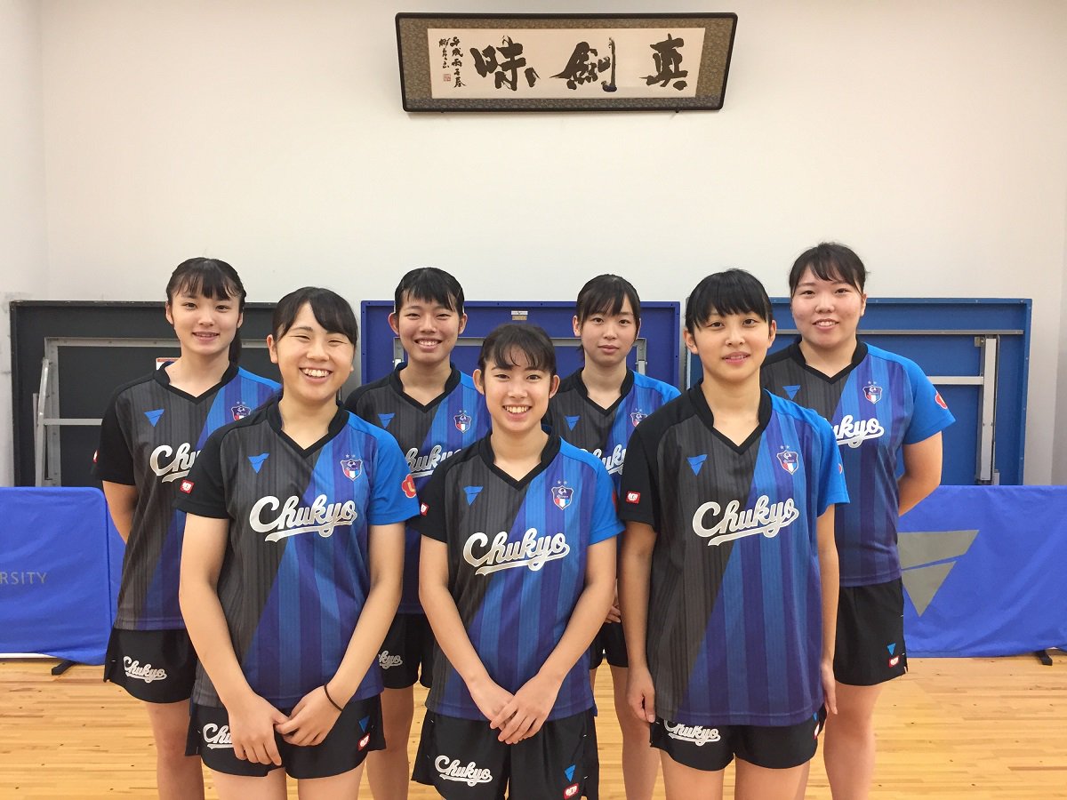 【秋リーグ1部校紹介】

中京大学

男子はここ5年間4位という結果に甘んじています。世古選手をはじめメンバーの半分以上を占める1年生の活躍に期待です。女子は東海学生選手権で若原選手が準優勝、菅沼選手がベスト4に入り勢いに乗っています。愛工大・朝日大の二強時代に終止符を打てるか注目です。