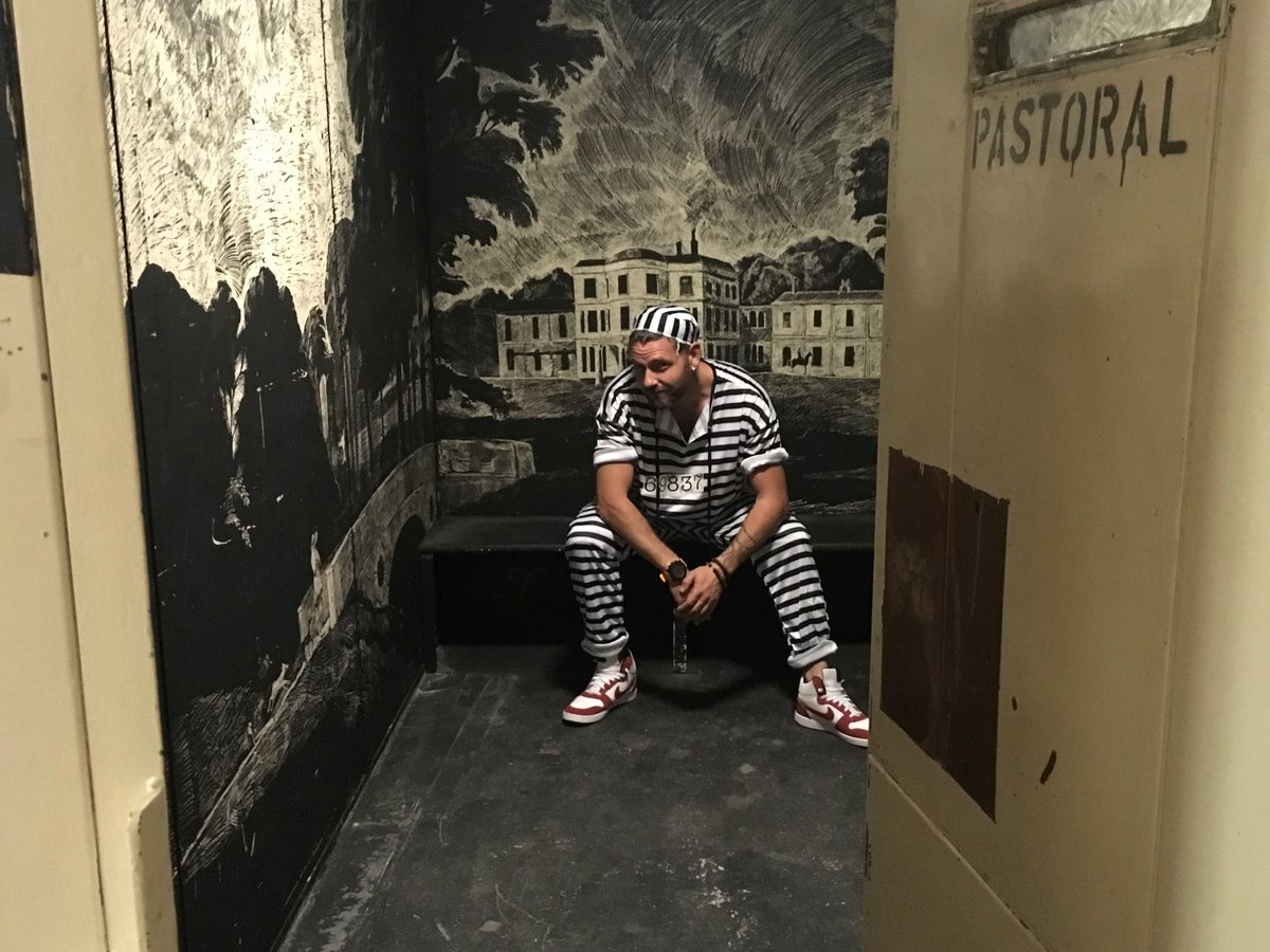 accordmarketing's tweet photo. Uh oh! Chris from our #West office has been locked away in @ExeterCastle and won't be released until he reaches his fundraising goal for the Children's Hospice South West 😮
Please donate - we need him back in the office ASAP! 
https://t.co/290NUo5jWx
#fundraising #charity @CHSW https://t.co/IjxoHeXsde