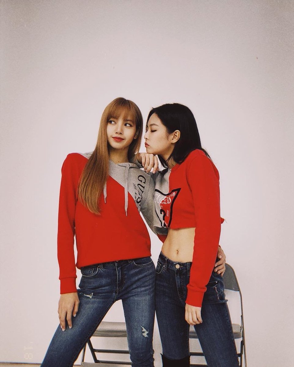 LISANATIONS_'s tweet photo. [IG] 180921 — jennierubyjane IG update with Lisa : 

ma partner in crime @/lalalalisa_m 
I’ll look forward to cadet lisa today❣️
#LisaRealMen #9:55pm #EveryoneGoWatch

🔗 https://t.co/mgzHUE84f8

#블랙핑크 #BLACKPINK #제니 #JENNIE  #리사 #LISA https://t.co/NWQZ16wuyy