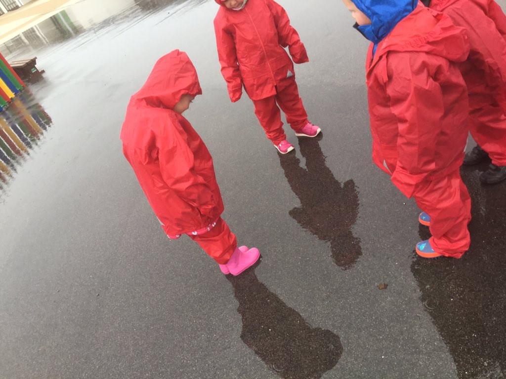 SchoolHillside1's tweet image. #sensory #puddlejumping &quot;I can see my reflection&quot;