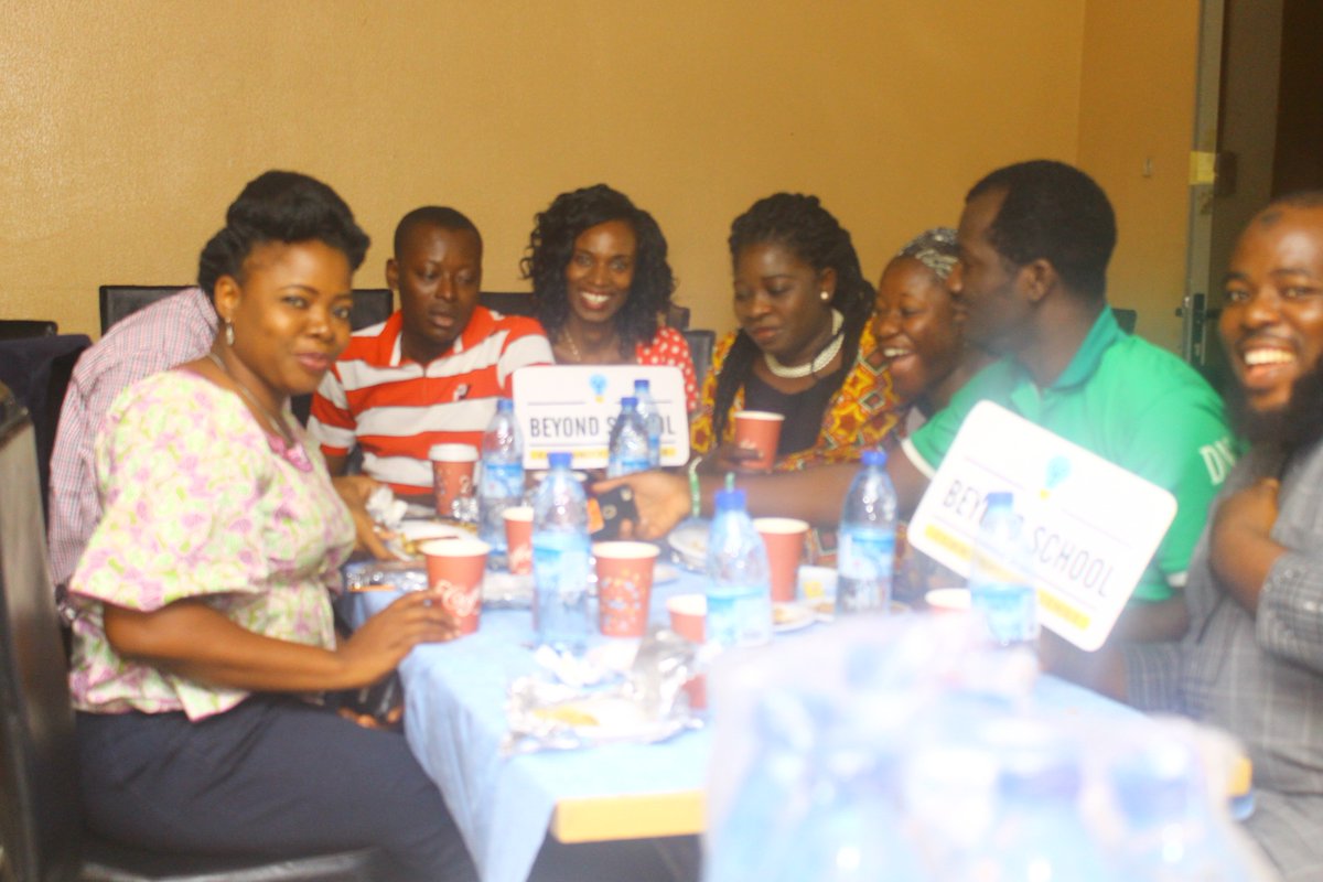 bscchallenge's tweet photo. #bscchallenge!
#EatAndLearn
#TopTenFinalists
#OurFinalistsAreChargedUp
@USEmbassyAbuja @IREXintl @YALINetwork @WashFellowship @Ebunayo @MWFAAN @margie4jay @markesthy @Fatudimu https://t.co/dq54xINidn