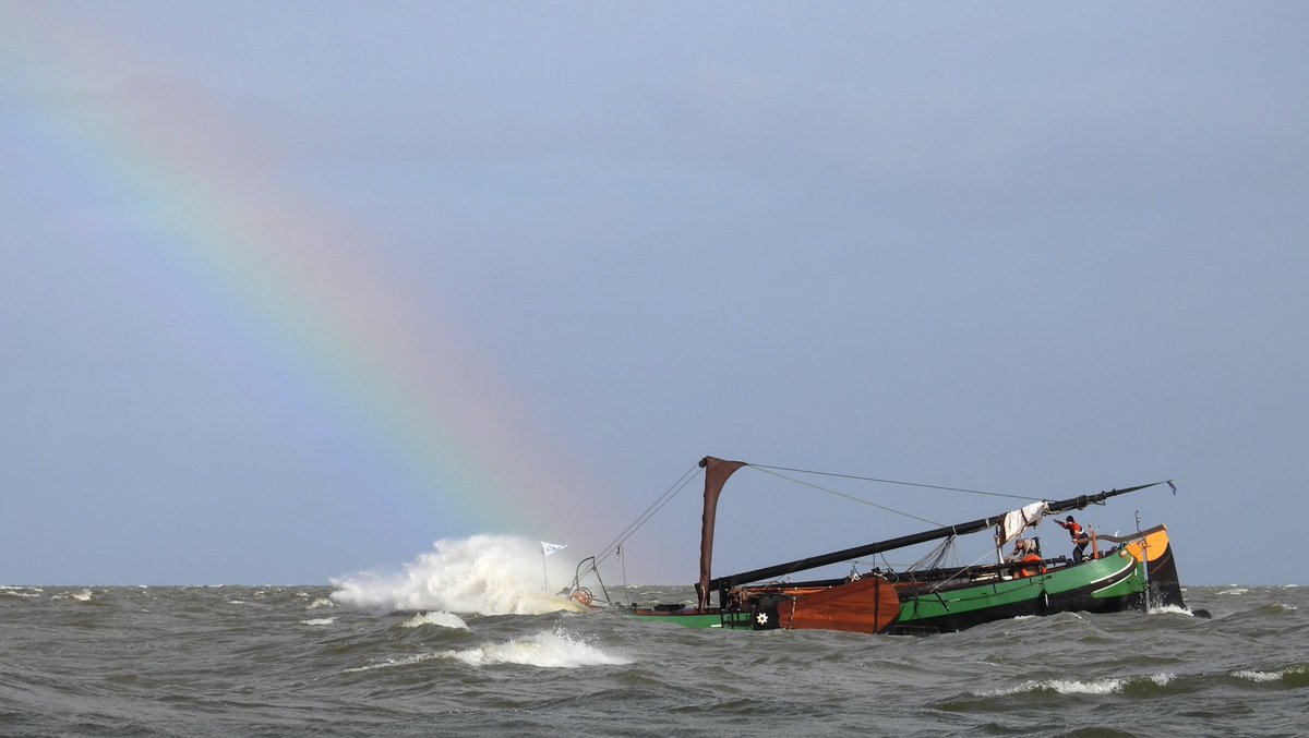 TontenBrinke's tweet image. Harde wind en (een) regen(boog) @markermeer @flevoland  @weermanrobert @FlevolandWeer @nicolienkroon