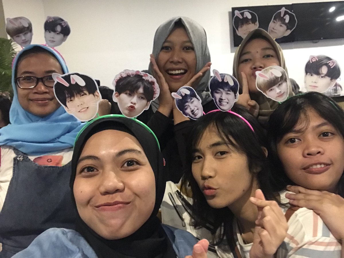airiest's tweet photo. This is Us Melodies #BTOBinJakarta 💙💙💙💙💙💙

Dan @evaafia yg gak bisa ditag di foto 😆 https://t.co/aqUCHQrwo4