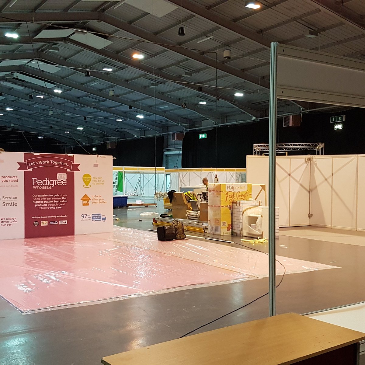 PATSTradeShow's tweet image. Build is well under way for PATS Telford. Opening Sunday at 9.30am #patstelford #pettrade