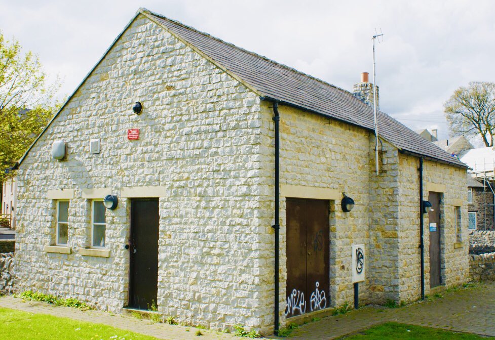 HodgkinsonBuild's tweet photo. #Superbog we #built #Blackwell #Derbyshire #derbyshireStone #stone #randon #coursed 2008 https://t.co/7CVry8rrMk