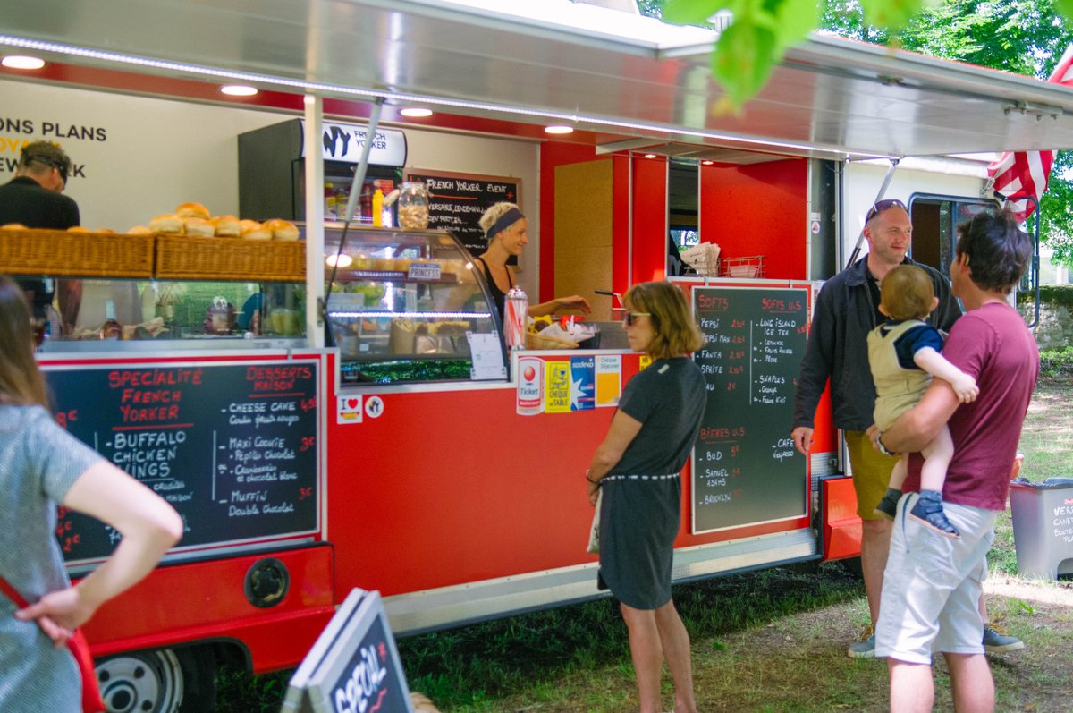 BxFoodTruckFest's tweet photo. J-7 // Sur le podium au classement du meilleur food-truck au #ChateauLeognan, nos amis du #FRENCHYORKER vous donnent RDV au Bouscat dans une semaine pour vous proposer leurs spécialités US 😋A bientôt 😎
#BDXFTF #Bordeaux #FoodTruck #Festival #Event #Summer https://t.co/5RNeumOka9