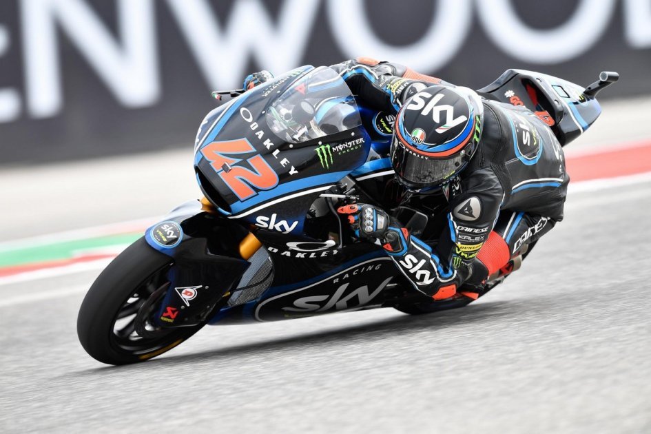 gponedotcom's tweet image. Solo Schrotter fa meglio di Bagnaia nella FP1 di #Aragon: Il pilota tedesco rifila quasi due decimi a quello piemontese, 3° #SamLowes, 5° #AlexMarquez seguito da Pasini e Baldassarri, 8° Oliveira gpone.com/it/2018/09/21/…