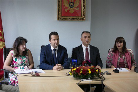MinZdravlja's tweet photo. Ugovorom sa Eurotransplantom građanima će organi za presađivanje biti dostupniji #eurotransplant #donorstvo #transplantacija
https://t.co/Ue7mknVNu1 https://t.co/CHH3b0yY4X