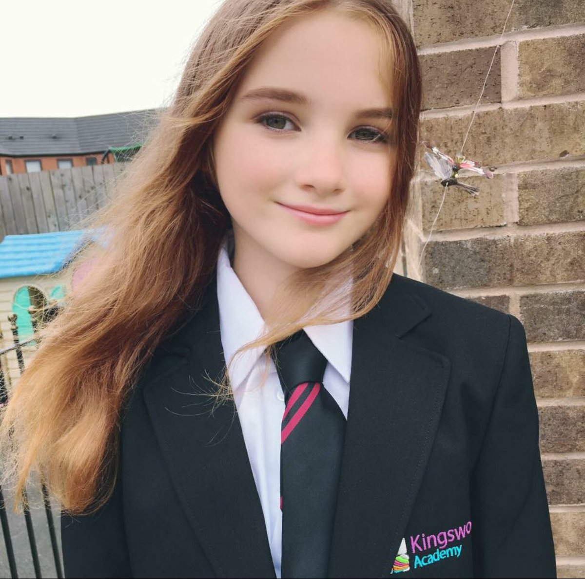 Hull_One's tweet image. 👩🏼‍🏫 Perfect time to submit for @Kingswood_Acad first and only choice last year and first choice this year @Ofstednews here for #outsandinglearning ⭐️⭐️⭐️⭐️⭐️  2019 when my son follows his sister to High School look how proud my daughter is to wear the uniform 🏉