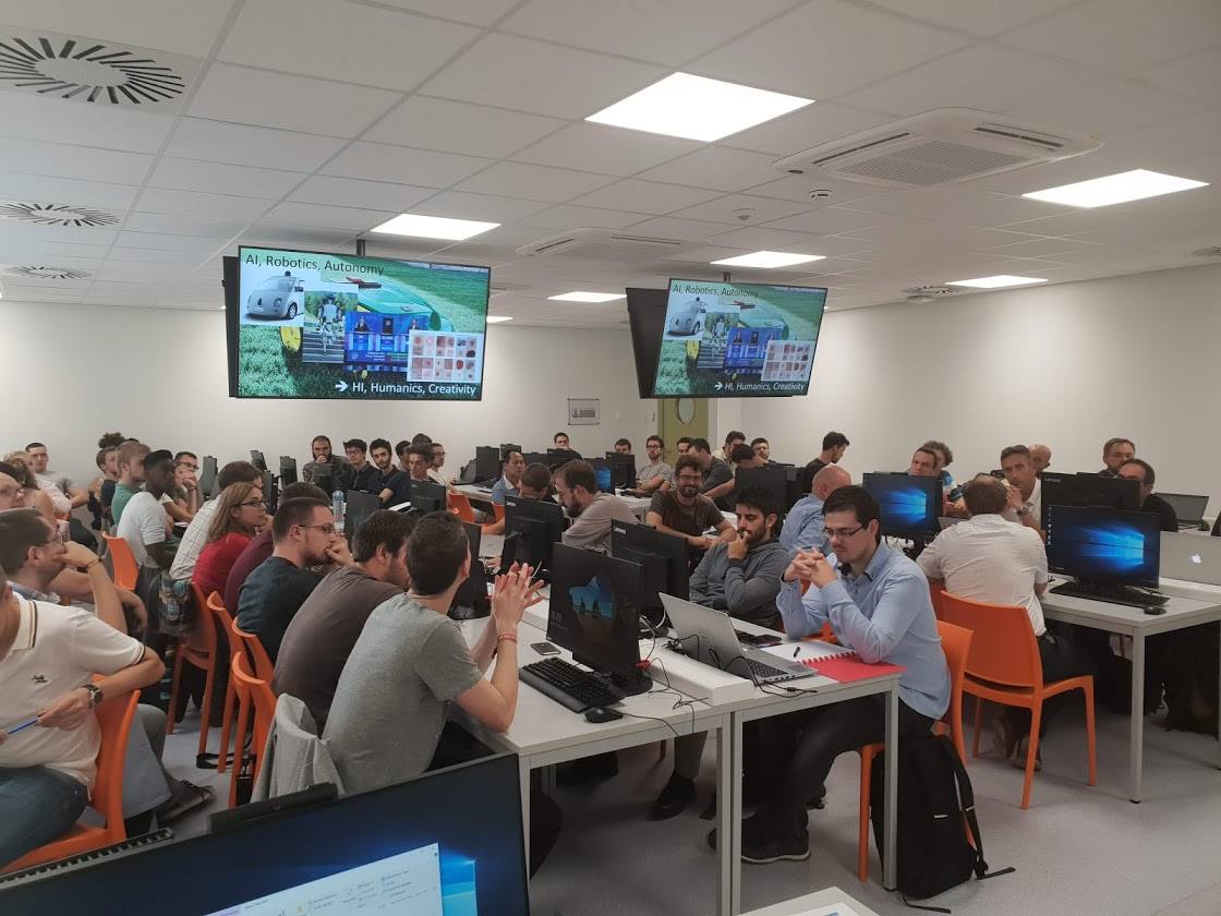 Challenges AI à <a href="/umons/">Uga Mons</a>, c'est parti! 
Environ 60 participants super motivés, professionnels et étudiants;-). 
A noter aussi, les séminaires AI (gratuits sur inscription) qui démarrent le lundi 22 octobre à 18h au Mundaneum de Mons
#AI #deeplearning #depthen #mundaneum