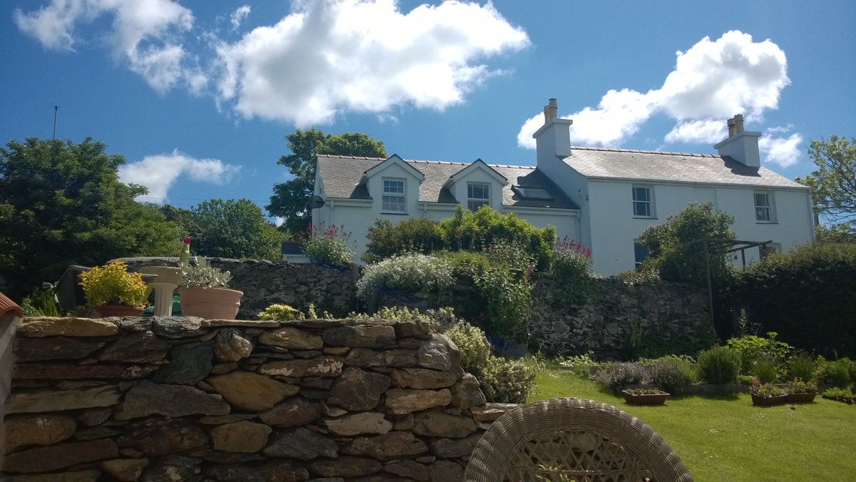 Friday 28th September - end of season sale! £250 for 7 nights in the Cottage - our last week of the 'main season'! Contact Jane or Dave on T 01407 831480, M 07764 463293 E davemx20@live.com 
PS - our last guests have just told us we have a 'zen garden'!